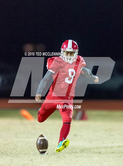 Thumbnail 2 in Dumas vs. Dardanelle (AHSAA 4A 2nd round) photogallery.