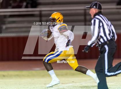 Thumbnail 1 in Dumas vs. Dardanelle (AHSAA 4A 2nd round) photogallery.