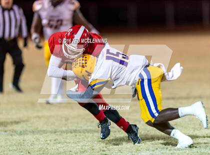 Thumbnail 3 in Dumas vs. Dardanelle (AHSAA 4A 2nd round) photogallery.