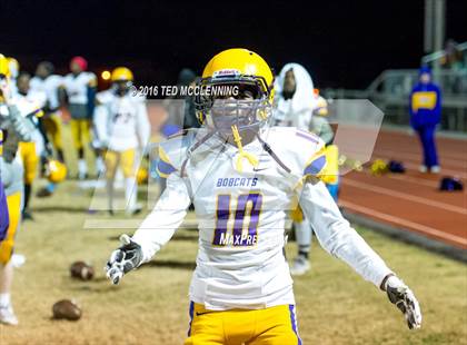 Thumbnail 3 in Dumas vs. Dardanelle (AHSAA 4A 2nd round) photogallery.