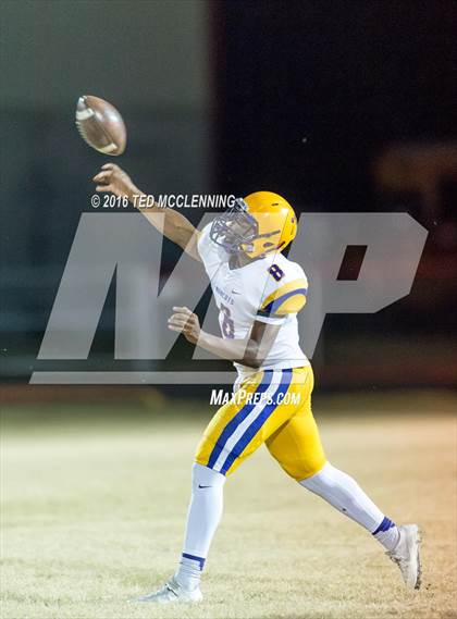 Thumbnail 3 in Dumas vs. Dardanelle (AHSAA 4A 2nd round) photogallery.