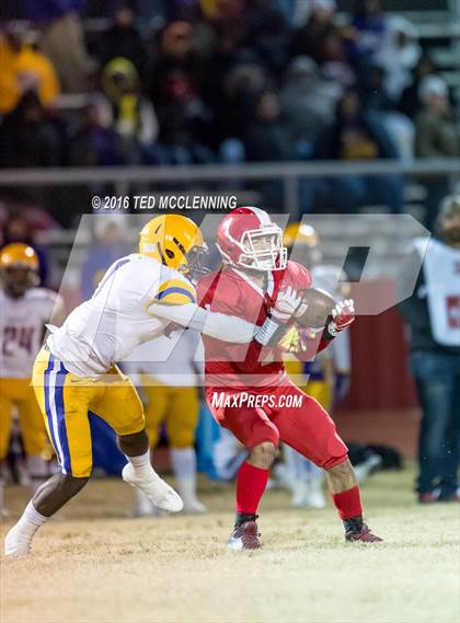 Thumbnail 3 in Dumas vs. Dardanelle (AHSAA 4A 2nd round) photogallery.
