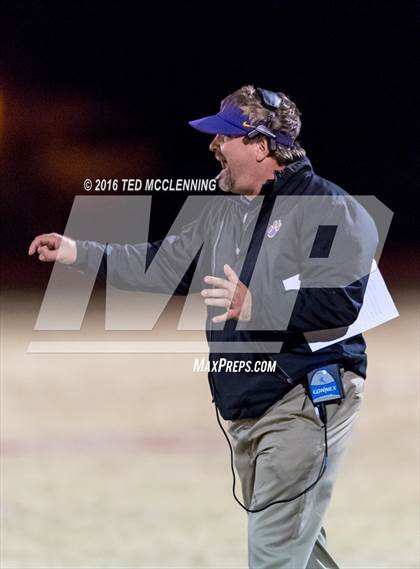Thumbnail 3 in Dumas vs. Dardanelle (AHSAA 4A 2nd round) photogallery.