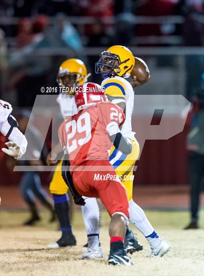 Thumbnail 2 in Dumas vs. Dardanelle (AHSAA 4A 2nd round) photogallery.