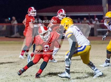 Thumbnail 3 in Dumas vs. Dardanelle (AHSAA 4A 2nd round) photogallery.