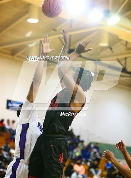 Thumbnail 2 in Southern Durham vs. Village Christian Academy (Hoops and Dreams) photogallery.