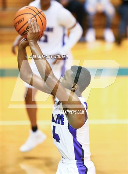 Thumbnail 2 in Southern Durham vs. Village Christian Academy (Hoops and Dreams) photogallery.