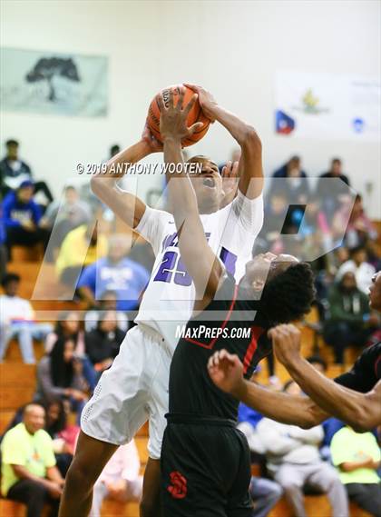 Thumbnail 3 in Southern Durham vs. Village Christian Academy (Hoops and Dreams) photogallery.