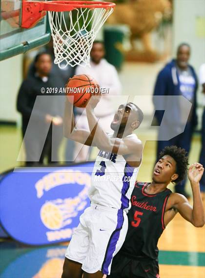 Thumbnail 2 in Southern Durham vs. Village Christian Academy (Hoops and Dreams) photogallery.