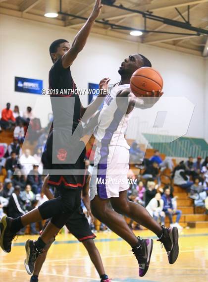 Thumbnail 3 in Southern Durham vs. Village Christian Academy (Hoops and Dreams) photogallery.