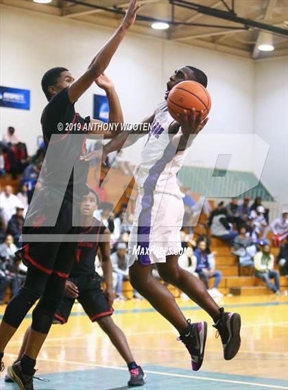 Thumbnail 2 in Southern Durham vs. Village Christian Academy (Hoops and Dreams) photogallery.