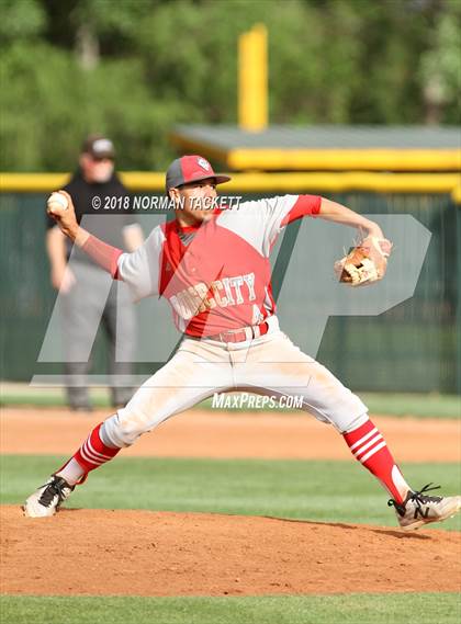 Thumbnail 3 in Derby vs. Dodge City photogallery.