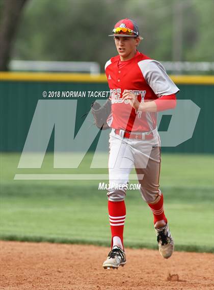 Thumbnail 1 in Derby vs. Dodge City photogallery.