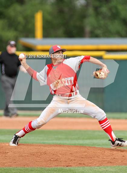 Thumbnail 2 in Derby vs. Dodge City photogallery.