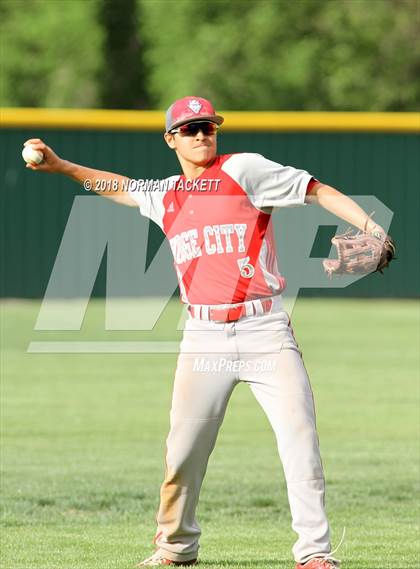 Thumbnail 3 in Derby vs. Dodge City photogallery.