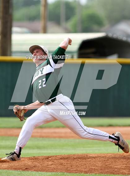 Thumbnail 2 in Derby vs. Dodge City photogallery.