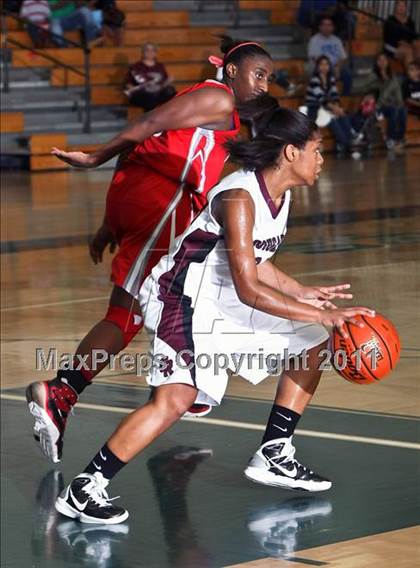 Thumbnail 2 in Cinco Ranch vs. Bellaire (McDonald's Texas Invitational) photogallery.