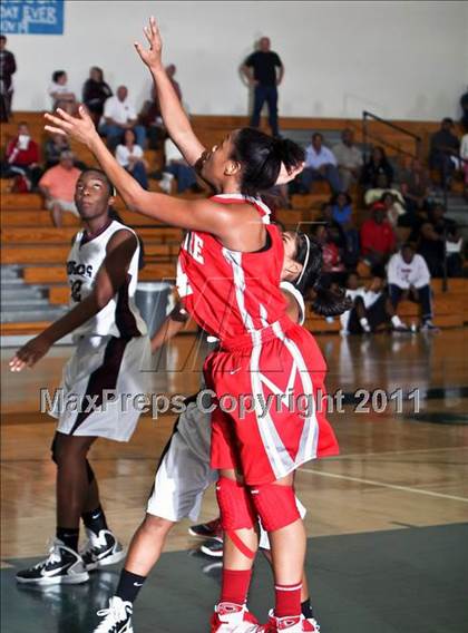 Thumbnail 2 in Cinco Ranch vs. Bellaire (McDonald's Texas Invitational) photogallery.