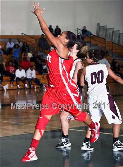 Thumbnail 1 in Cinco Ranch vs. Bellaire (McDonald's Texas Invitational) photogallery.