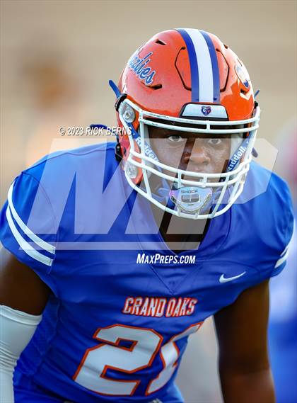 Thumbnail 3 in Grand Oaks vs College Park photogallery.