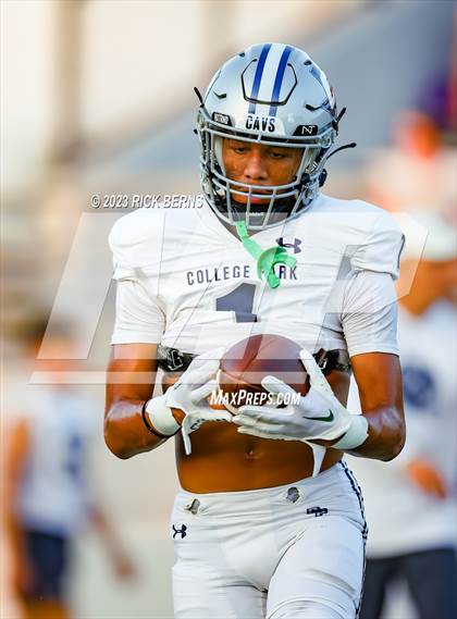 Thumbnail 2 in Grand Oaks vs College Park photogallery.