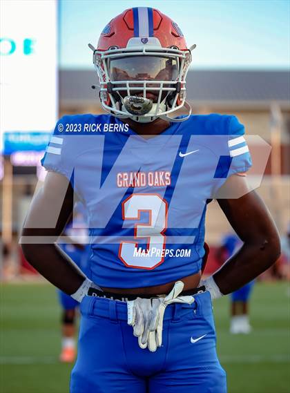 Thumbnail 1 in Grand Oaks vs College Park photogallery.