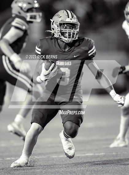 Thumbnail 2 in Grand Oaks vs College Park photogallery.