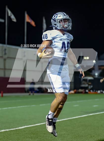 Thumbnail 1 in Grand Oaks vs College Park photogallery.