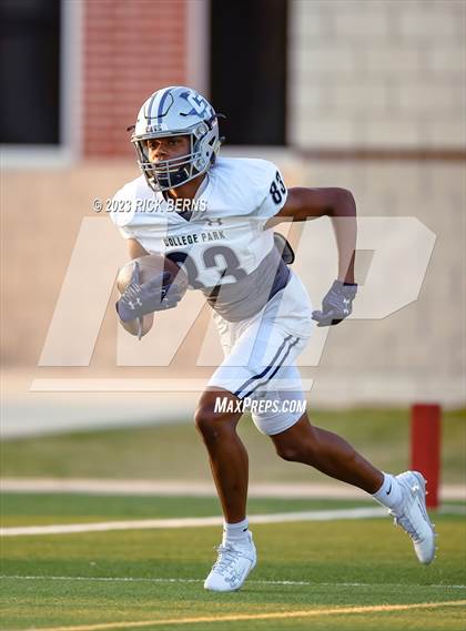 Thumbnail 3 in Grand Oaks vs College Park photogallery.