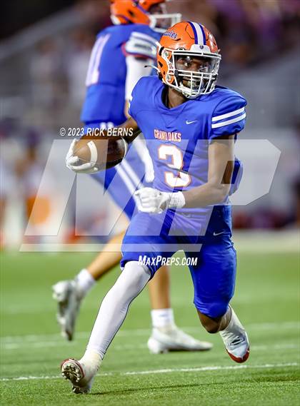 Thumbnail 3 in Grand Oaks vs College Park photogallery.