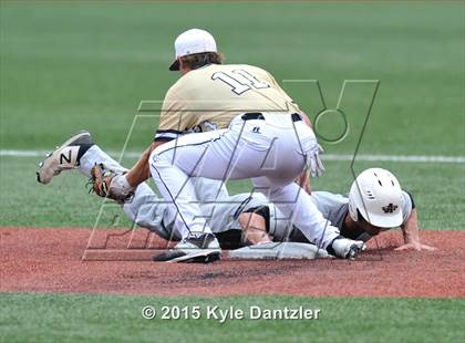 Thumbnail 3 in Pleasant Grove vs Argyle (UIL 4A Region 2 Final) photogallery.