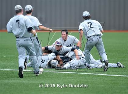 Thumbnail 2 in Pleasant Grove vs Argyle (UIL 4A Region 2 Final) photogallery.