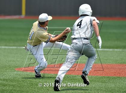 Thumbnail 3 in Pleasant Grove vs Argyle (UIL 4A Region 2 Final) photogallery.