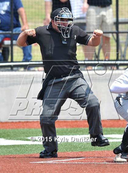 Thumbnail 3 in Pleasant Grove vs Argyle (UIL 4A Region 2 Final) photogallery.
