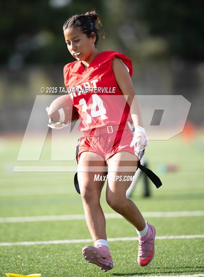 Thumbnail 1 in JV: Valencia @ Hart photogallery.