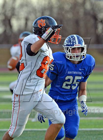 Thumbnail 2 in Southington vs. Ridgefield (CIAC Class LL Semifinal) photogallery.