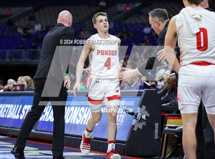 Thumbnail 2 in Ponder vs. Hitchcock (UIL 3A Basketball Final) photogallery.