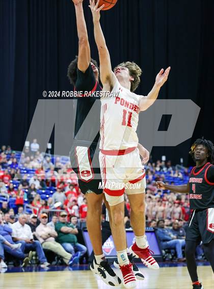 Thumbnail 2 in Ponder vs. Hitchcock (UIL 3A Basketball Final) photogallery.