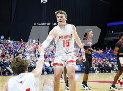 Thumbnail 2 in Ponder vs. Hitchcock (UIL 3A Basketball Final) photogallery.