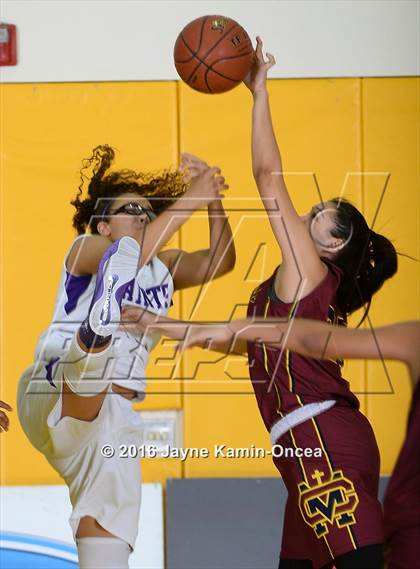 Thumbnail 3 in Cantwell-Sacred Heart vs. St. Anthony (CIF SS 4A Final) photogallery.