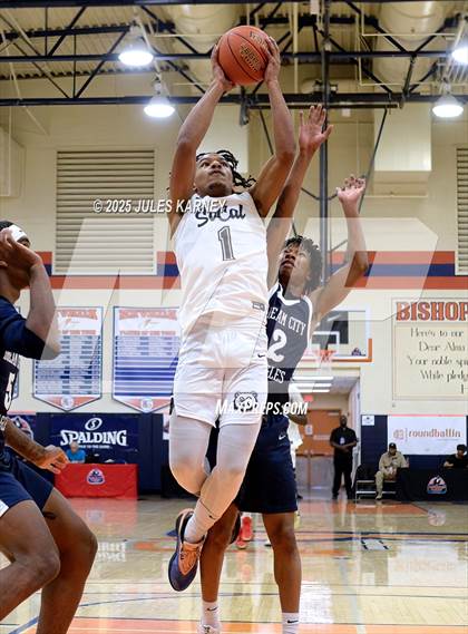 Thumbnail 2 in Dream City Christian National vs Socal Academy photogallery.