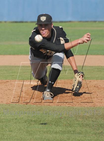 Thumbnail 2 in Golden Valley vs. Valencia photogallery.
