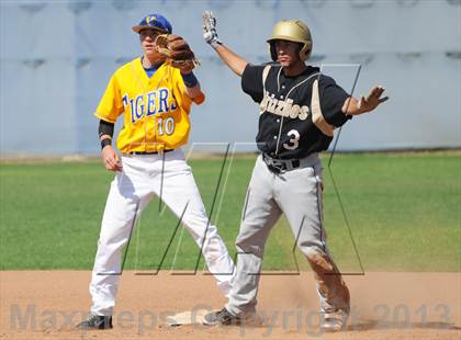 Thumbnail 2 in Golden Valley vs. Valencia photogallery.