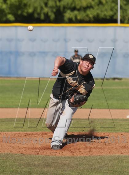 Thumbnail 2 in Golden Valley vs. Valencia photogallery.