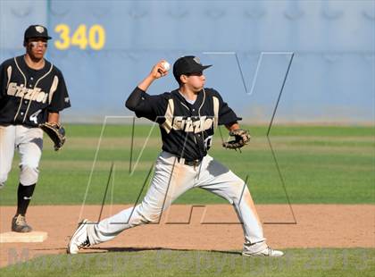 Thumbnail 2 in Golden Valley vs. Valencia photogallery.