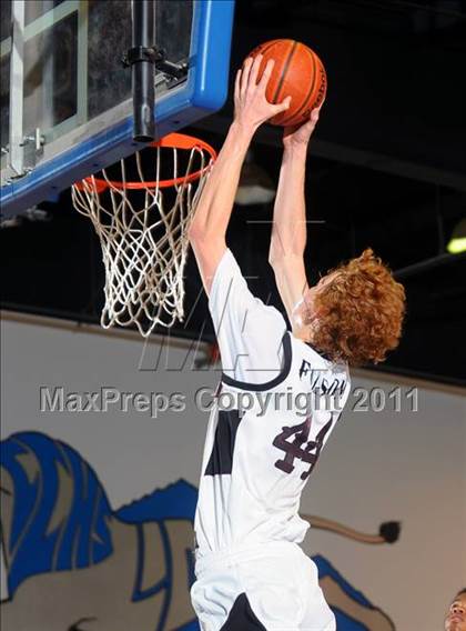 Thumbnail 1 in Patriot vs. Los Osos (MaxPreps Holiday Classic) photogallery.
