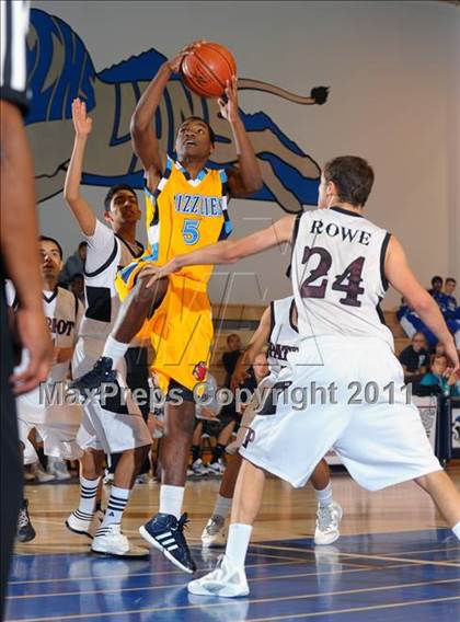 Thumbnail 2 in Patriot vs. Los Osos (MaxPreps Holiday Classic) photogallery.