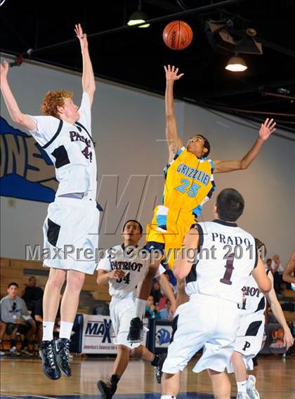 Thumbnail 2 in Patriot vs. Los Osos (MaxPreps Holiday Classic) photogallery.
