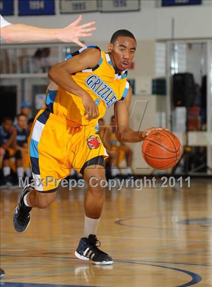Thumbnail 3 in Patriot vs. Los Osos (MaxPreps Holiday Classic) photogallery.