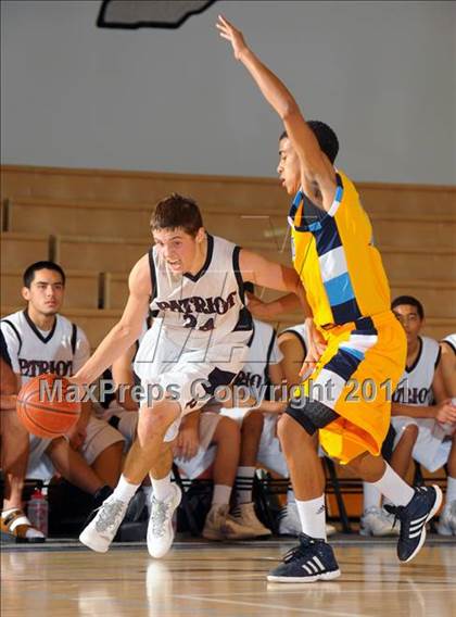 Thumbnail 3 in Patriot vs. Los Osos (MaxPreps Holiday Classic) photogallery.